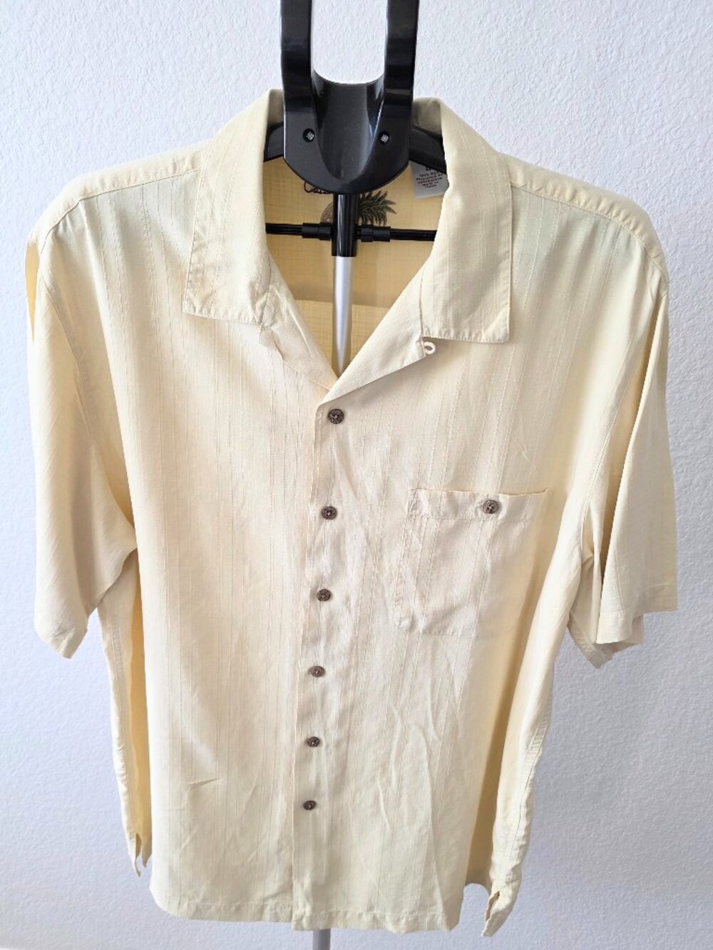 CARIBBEAN MENS XL GOLD/YELLOW JACQUARD FABRIC SHORT SLEEVE SHIRT.
